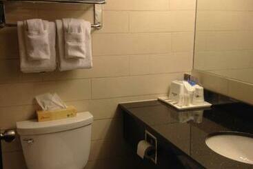 هتل Bedfort Inn & Suites