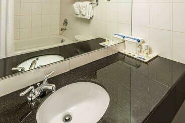 هتل Bedfort Inn & Suites