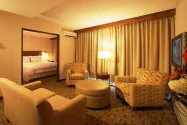 هتل International Suites Calgary
