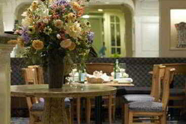 هتل International Suites Calgary
