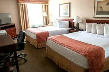 هتل Red Pine Inn & Conference Centre