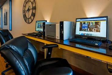 هتل Surestay  By Best Western Chilliwack
