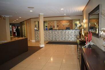 هتل Travelodge  By Wyndham Chilliwack