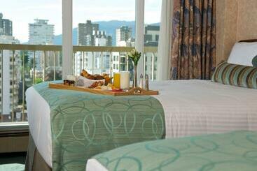 Coast Plaza Hotel & Suites