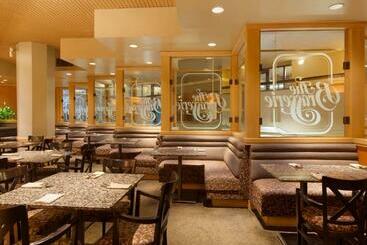 Coast Plaza Hotel & Suites