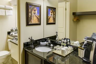 هتل Black Knight Inn