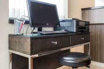 هتل Comfort Inn Waterloo