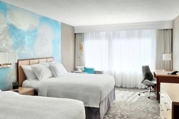 فندق Courtyard By Marriott Toronto Downtown