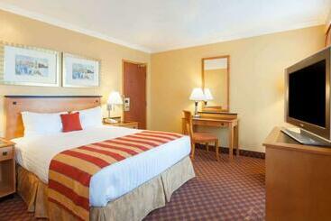 هتل Howard Johnson By Wyndham Vancouver Downtown