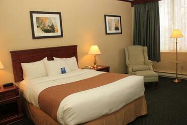 Travelodge Hotel By Wyndham Montreal Airport