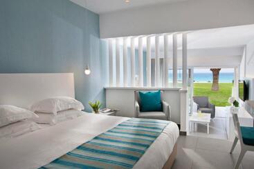هتل Nissi Beach Resort