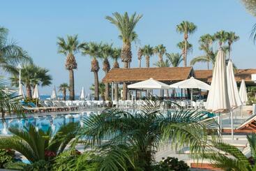 Palm Beach Hotel & Bungalows