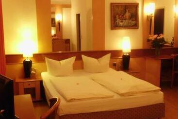 בית מלון כפרי Goldener Hirsch