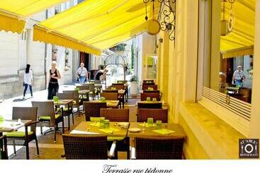 هتل Logis Hôtel Restaurant La Boule D Or