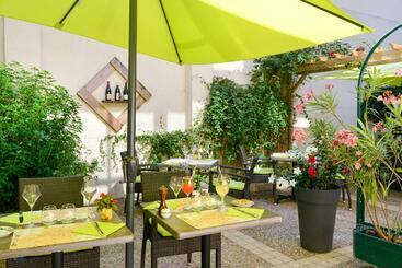 هتل Logis Hôtel Restaurant La Boule D Or