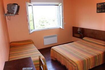 בית מלון כפרי Hôtel   Pub Le Petit Bosquet