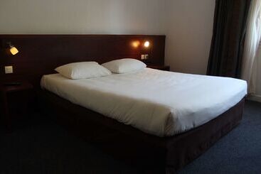 בית מלון כפרי Kyriad Nemours