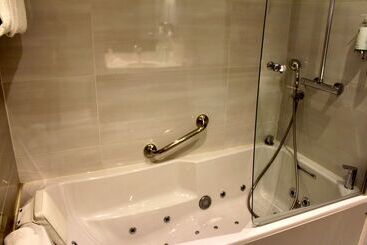 Best Western Plus Hotel Carlton Annecy