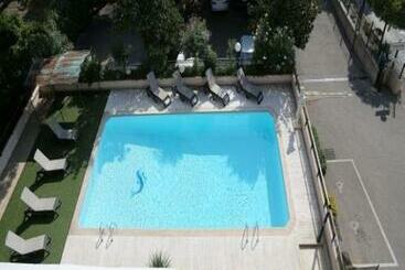 هتل Campanile Antibes  Juan Les Pins
