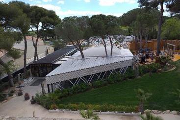 هتل Hôtel Le Mas De Couran