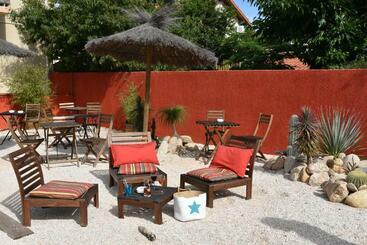 هتل Hôtel Les Mimosas