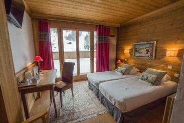 هتل Hôtel & Chalets Le Samovar
