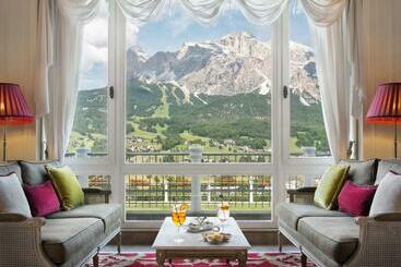 هتل Cristallo, A Luxury Collection Resort & Spa, Cortina D  Ampezzo