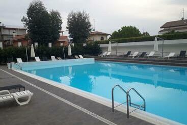 Fronte Mare Centrale Riviera Palace Giulianova Apartment Nei Mesi Di Luglio E Agosto Prenotazioni So