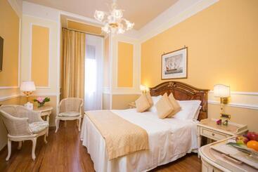 هتل Bristol Palace