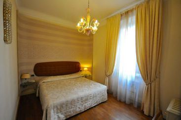 De Rose Hotel