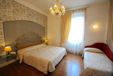 De Rose Hotel
