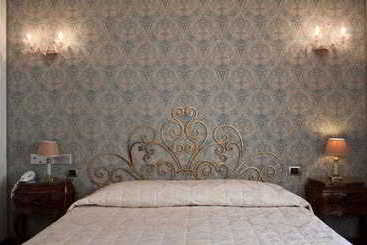 De Rose Hotel