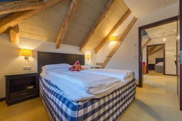 בית מלון כפרי Adler Suite & Stube