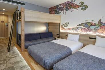 هتل Nest  Naha