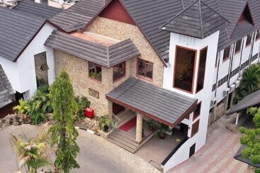 Travellers Beach Hotel & Club