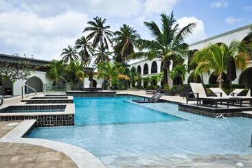 Talk Of The Town Beach Hotel & Beach Club By Gh Hoteles