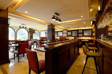 هتل La Corona Manila
