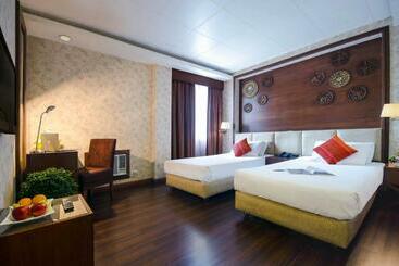 هتل La Corona Manila