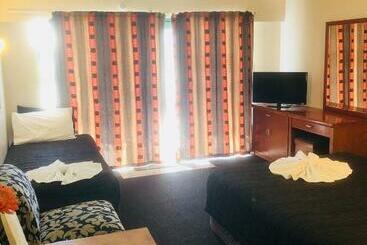 Gateway International Motel