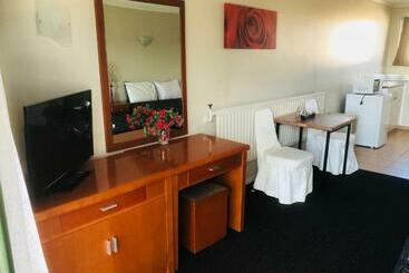 Gateway International Motel