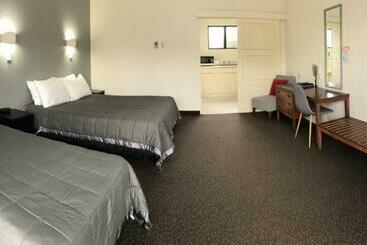 The Highwayman Motel