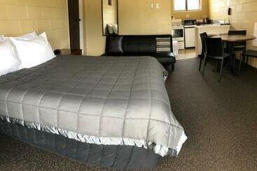 The Highwayman Motel