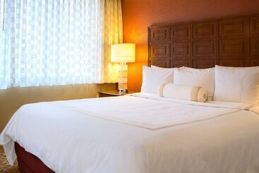 Отель Baltimore Marriott Inner Harbor At Camden Yards