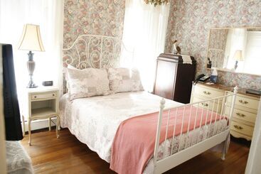 בית מלון כפרי The Coolidge Corner Guest House: A Brookline Bed And Breakfast
