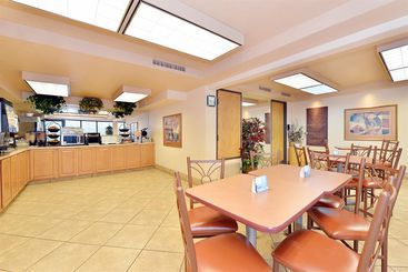 هتل Ramada By Wyndham Mesa Downtown