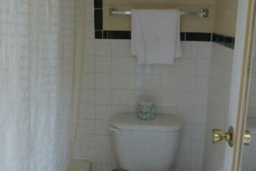 هتل Budget Inn Express Bismarck