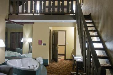 هتل Days Inn & Suites By Wyndham Coralville / Iowa City