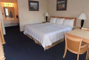 هتل Econo Lodge Inn & Suites Central