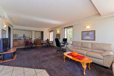 酒店 Executive Plus Inn And Suites