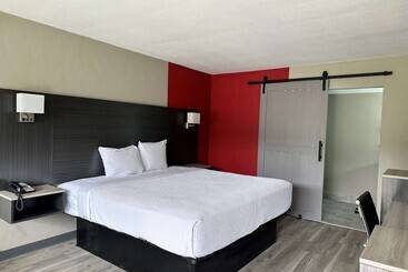 فندق Ramada By Wyndham Cocoa